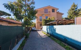Travelershome Ciampino&Morena Guesthouse